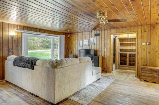 4 Mi to Lake Secluded Northwoods Getaway - 8