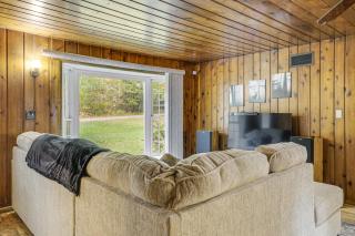 4 Mi to Lake Secluded Northwoods Getaway - 5