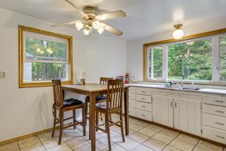 4 Mi to Lake Secluded Northwoods Getaway - 3