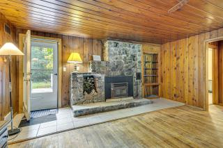 4 Mi to Lake Secluded Northwoods Getaway - 4