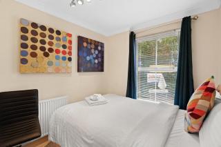 Couple-Girls Room in The HEART of TowerHill - 0