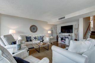 Enjoy breathtaking views of the Atlantic Ocean in this three bedroom three bath villa - 9