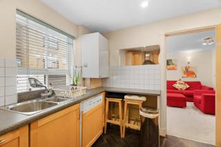 Couple-Girls Room in The HEART of TowerHill - 1