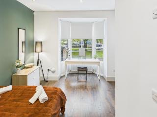 Spacious 3Bed Apartment - Work & Leisure Sleeps 7 - 4