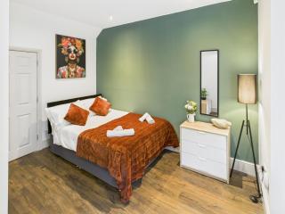 Spacious 3Bed Apartment - Work & Leisure Sleeps 7 - 7
