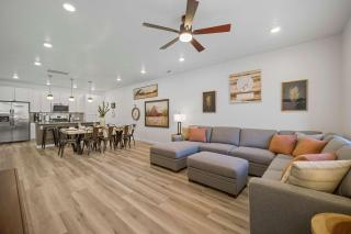 The Grand Retreat - 18 Guests - 8