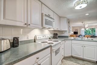 2 bed 2 bath condo located within the Omni - 4