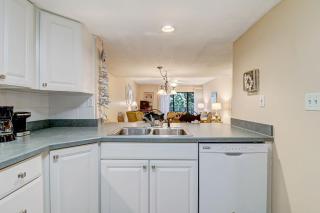 2 bed 2 bath condo located within the Omni - 2