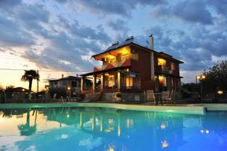 Nette Wohnung in Gerakini mit Garten, gemeinsamem Pool und Terrasse - 1