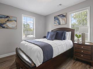 Stylish Memphis Home with Large Yard and Cozy Interior - 1