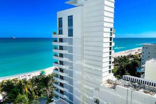 FontaineBleau Resort Balcony w Ocean and City View - 8