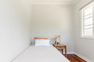 4 bedroom stylish house with large backyard - 6