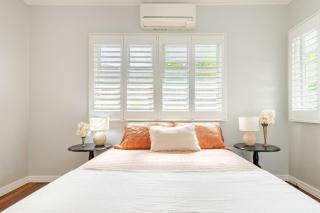 4 bedroom stylish house with large backyard - 3