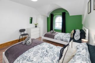 Llangefni Town Centre 3 Bed Apt & Free Parking - 6