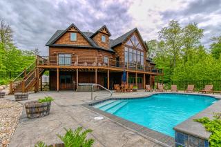 Mountain Estate Family Getaway - 0