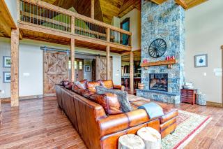 Mountain Estate Family Getaway - 5