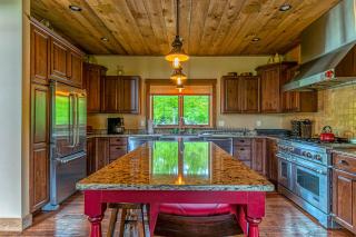 Mountain Estate Family Getaway - 2