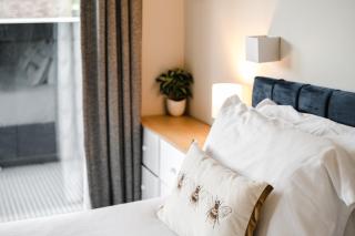 2 Bed Modern Flat, Castlefield, CityCentre, Parking, Self-checkin, Sleeps 4, Balcony, Wifi, City views - 8