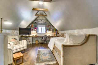 Hike, Ski, Relax Mtn Getaway in Lake Arrowhead - 1