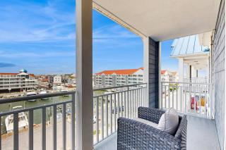 Emerson Towers 504 - 9