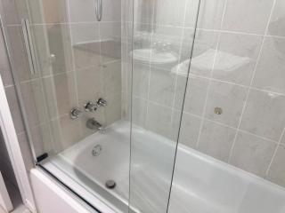 Modern and furnished 2 bedroom apartment in Laval - 2