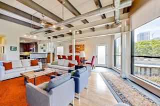 Encinal Condominiums 301 - 9