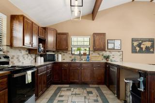 Artist's Retreat - 5