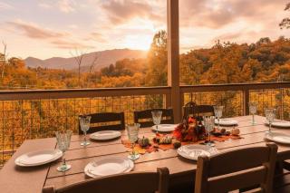 New Luxury Lodge - Gatlinburg - Mountain View! - 9