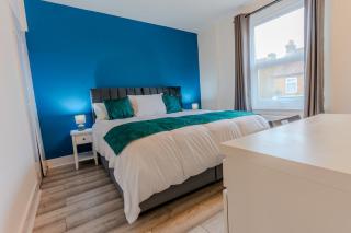 3 Bed Apartment with Adjoining 3rd Bedroom -Contractor and Long Stays Pool Table - 8
