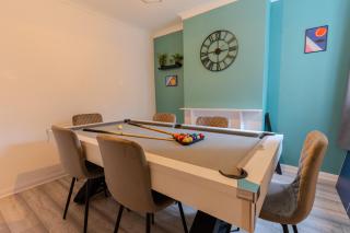 The Medway Hub Contractors & Families Welcome -Sleeps 6 - Pool Table - 4