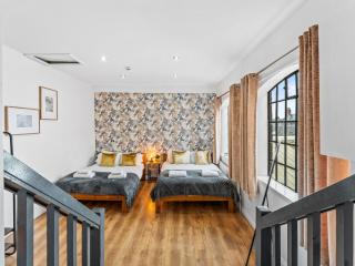 The Craftsman 3BR Apt, JQ Birmingham with Parking - 5