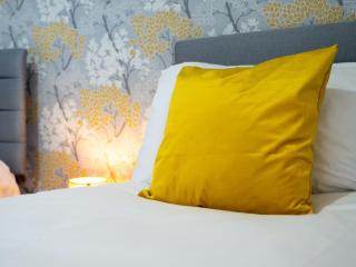 The Craftsman 3BR Apt, JQ Birmingham with Parking - 2