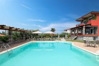 Nette Wohnung in Gerakini mit Garten, gemeinsamem Pool und Terrasse - 0