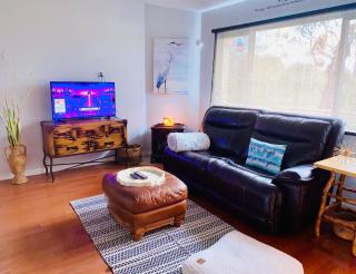 Air Park Haven- 2 bedroom townhouse, just steps to beach - 0