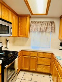 Air Park Haven- 2 bedroom townhouse, just steps to beach - 5