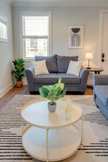 Modern Melrose-2 Bedroom Condo-5 mins to Broadway - 9