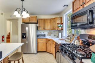 Spacious Fanwood Home with Decks, Walk to Park! - 6