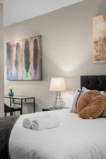 The Quiet Side of the City - A Stylish 2 Bed 2 Bath Retreat - 3