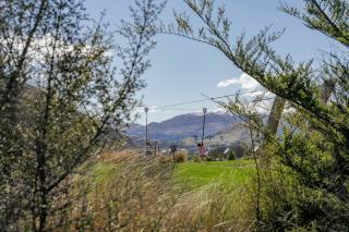 Peaceful Jacks Point Loft Hideaway - 1