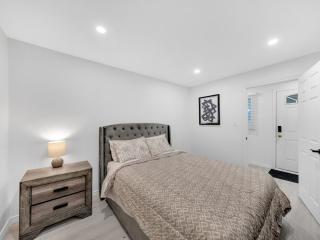 MINT 3Bedroom Home Perfect for long stay! - 2