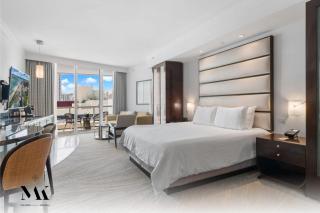 FontaineBleau Resort Ocean plus Bay View w Balcony - 8