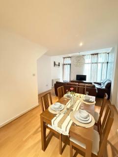 Muirhouse 2BR Apartment with Free Parking - 3