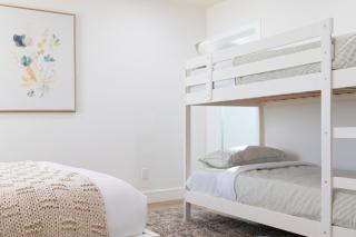 Grand 4-Bedroom - Brand New - Free parking and Patio - 1