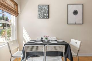 SF Valley Comfort | Front duplex home> Lake Balboa - 8