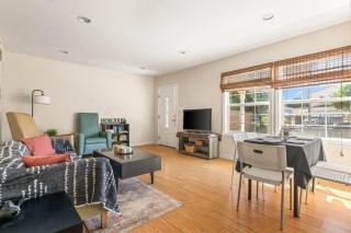 SF Valley Comfort | Front duplex home> Lake Balboa - 7