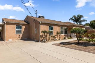 SF Valley Comfort | Front duplex home> Lake Balboa - 5
