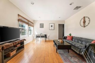 SF Valley Comfort | Front duplex home> Lake Balboa - 1