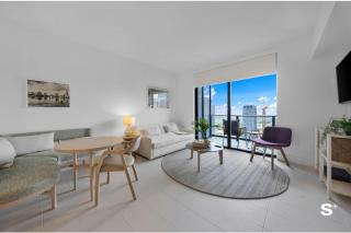 Elegant 1-BD Condo in Downtown Miami with City Views - 0