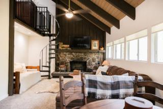 Tallwood Cabin A Treetop Mountain Retreat - 4