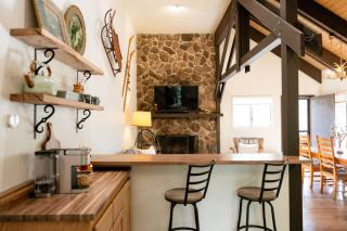 Tallwood Cabin A Treetop Mountain Retreat - 3